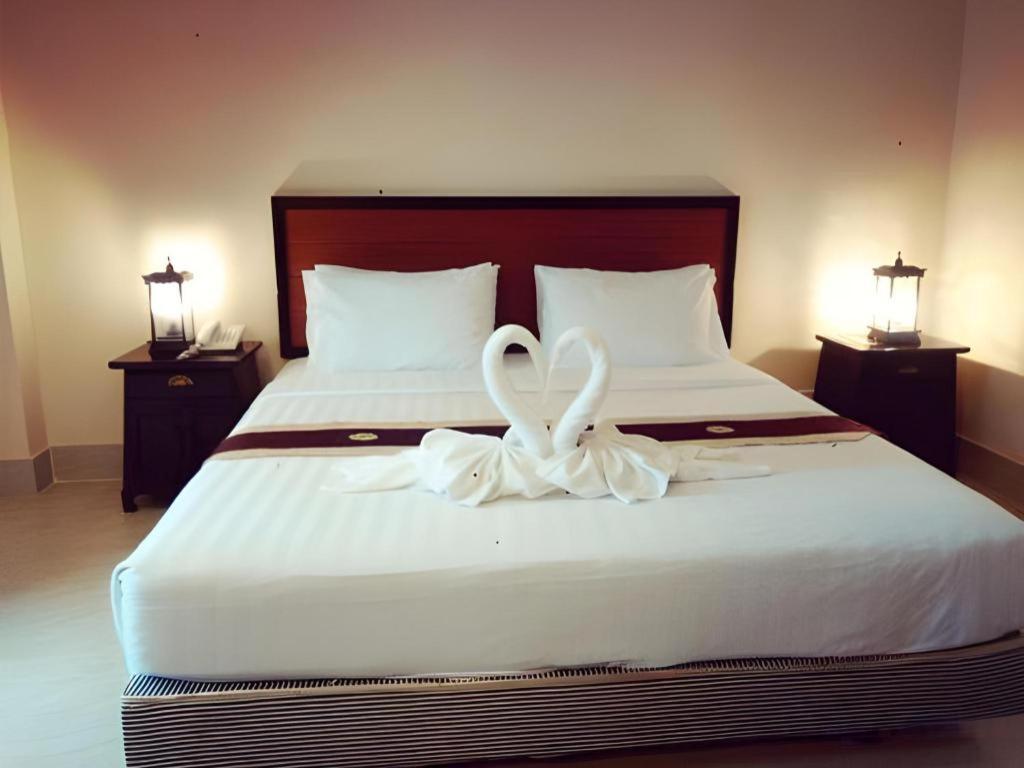 Rayong Lanna Hotel Exterior foto