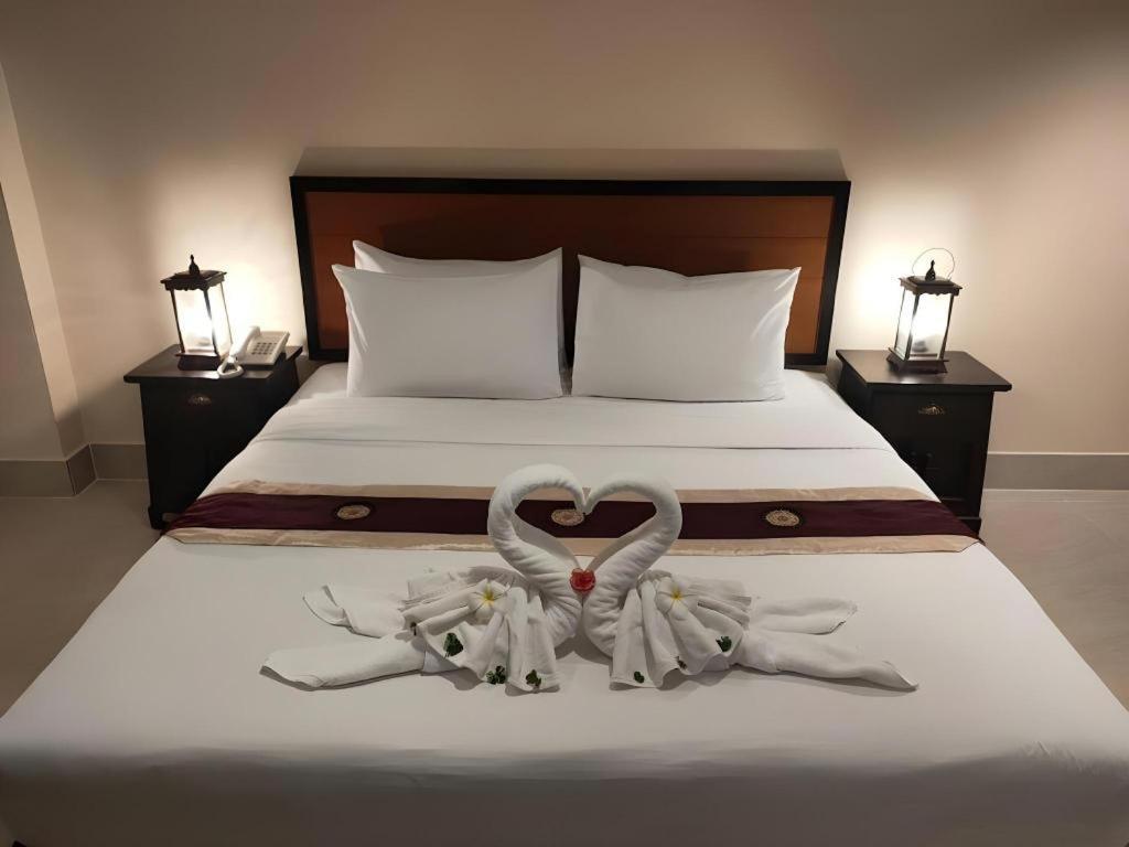 Rayong Lanna Hotel Exterior foto