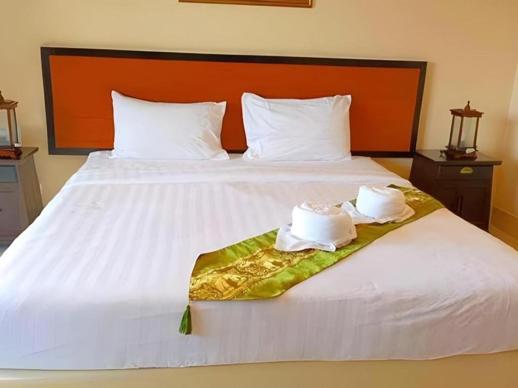 Rayong Lanna Hotel Exterior foto