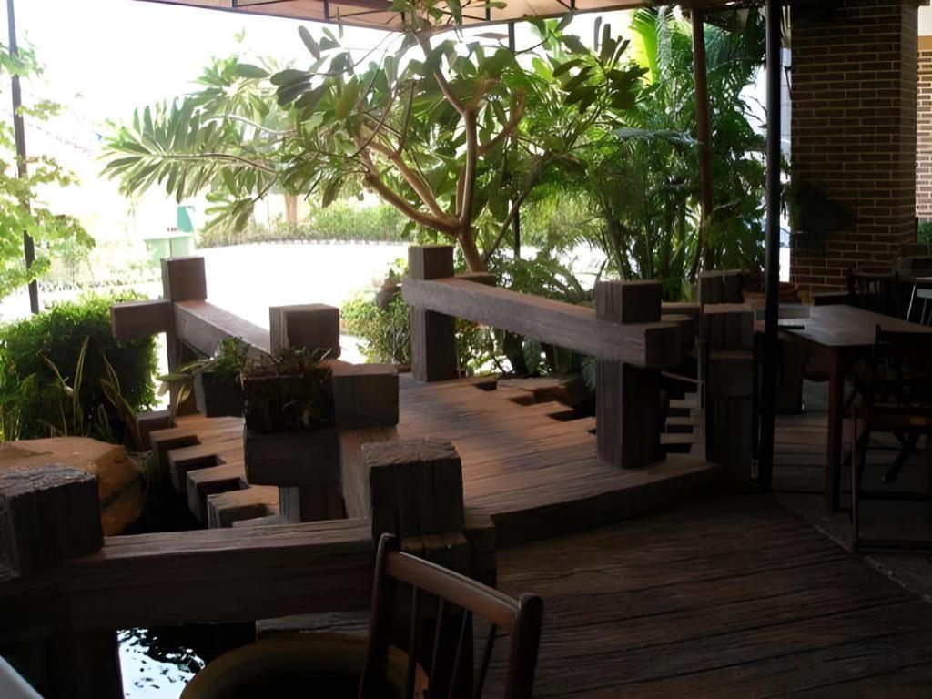 Rayong Lanna Hotel Exterior foto