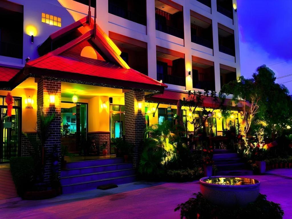 Rayong Lanna Hotel Exterior foto