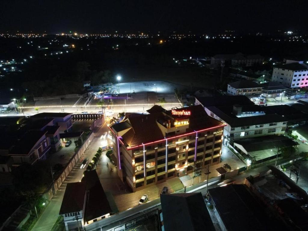 Rayong Lanna Hotel Exterior foto